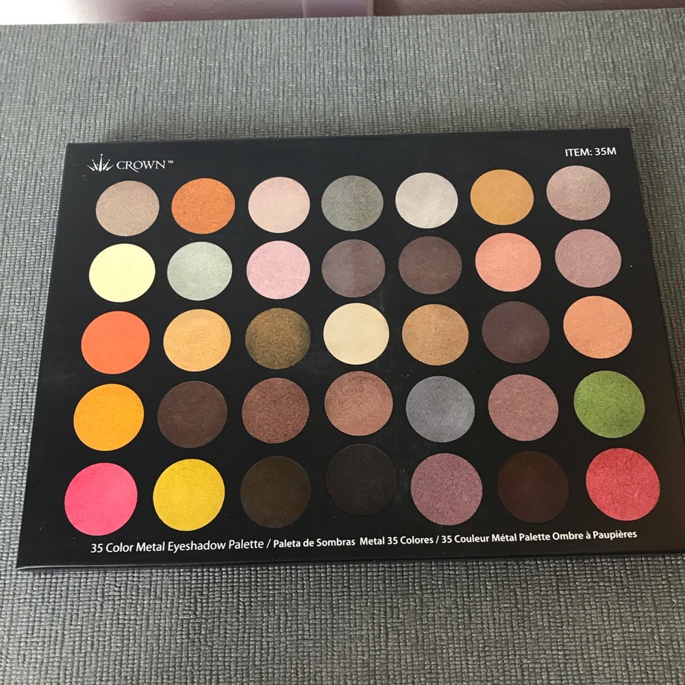 Crown eyeshadow palette. 35 metal colors. NIB
